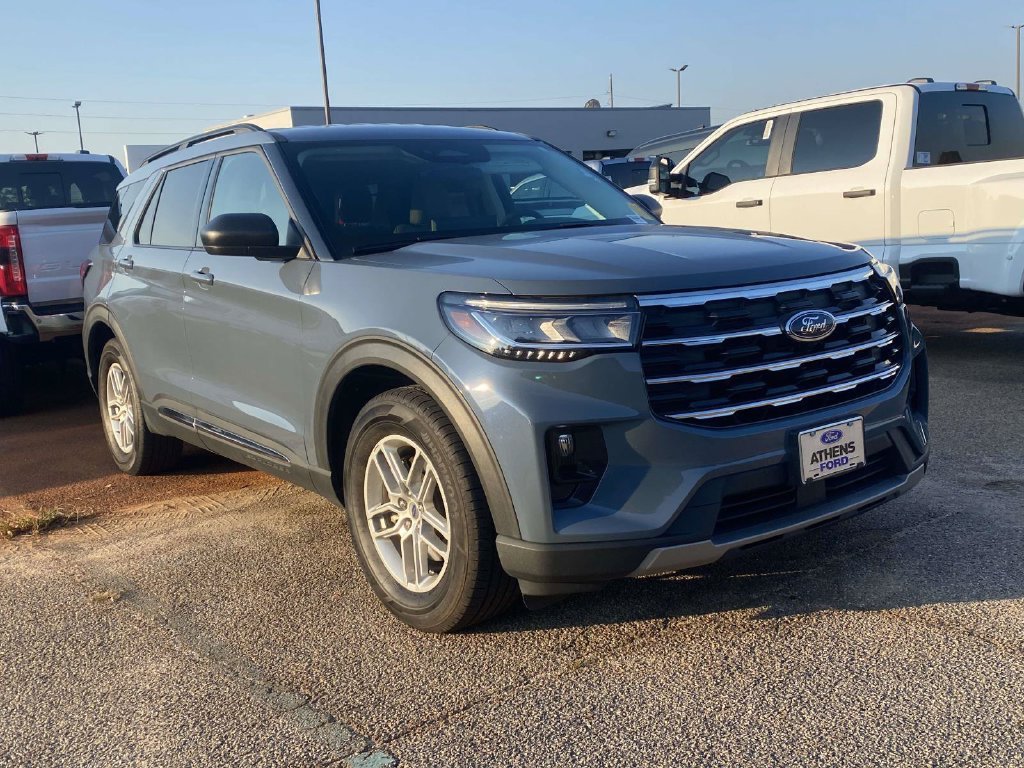 Used 2025 Ford Explorer Active w/ Active Comfort Package RWD image 1