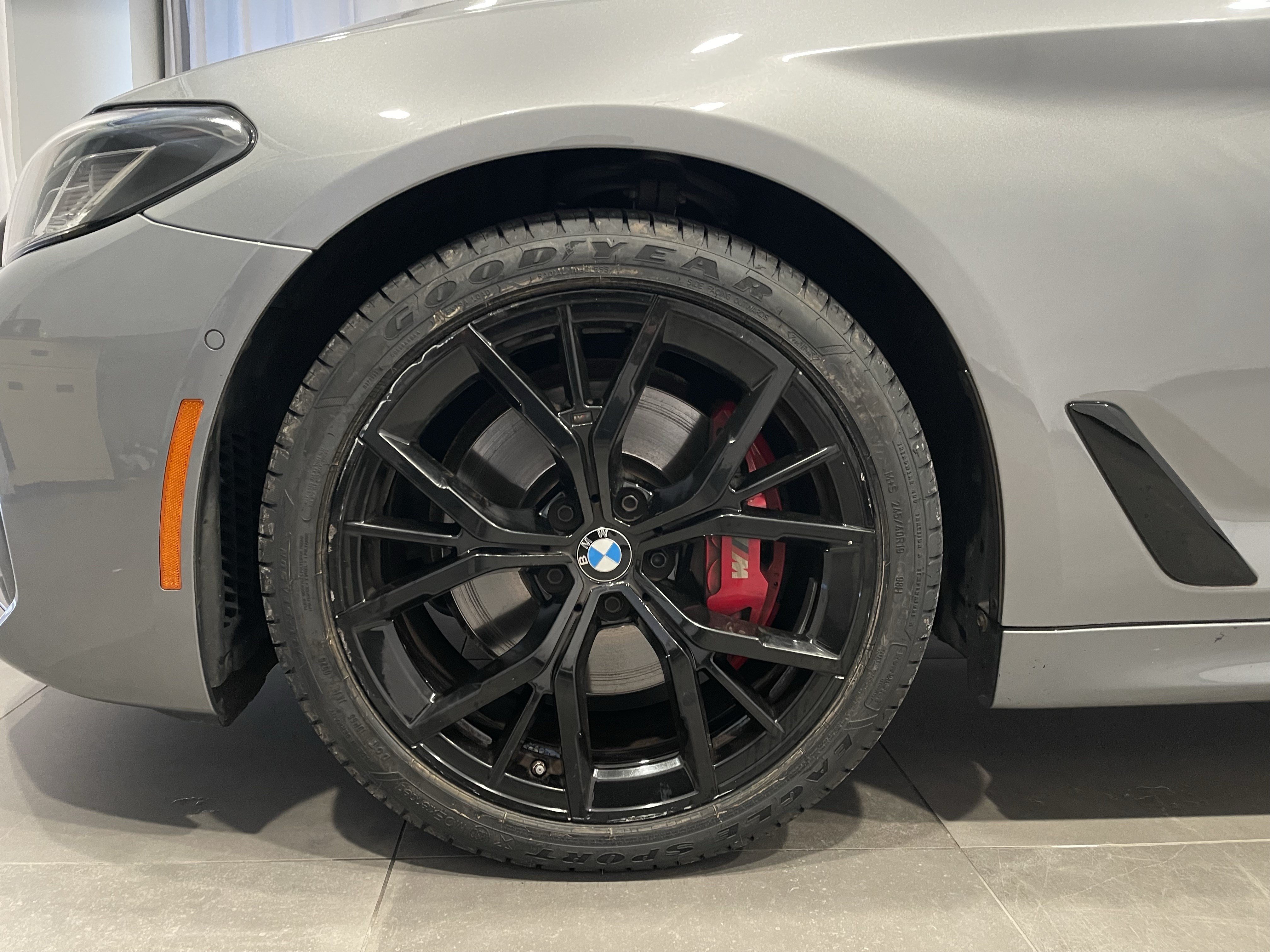 Certified 2023 BMW 530i xDrive w/ M Sport Package AWD/4WD image 7