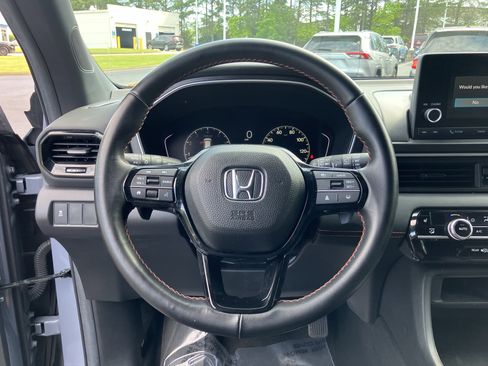 Used 2025 Honda Pilot Sport image 20