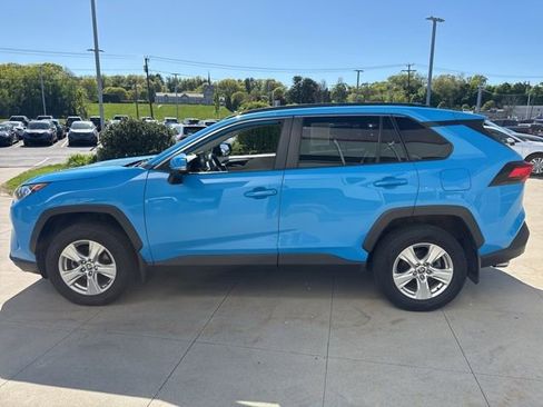 Used 2021 Toyota RAV4 XLE AWD/4WD image 4