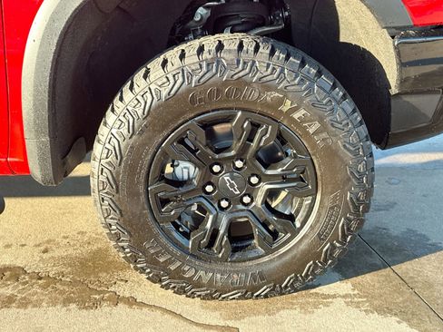 Used 2025 Chevrolet Silverado 1500 ZR2 AWD/4WD image 10