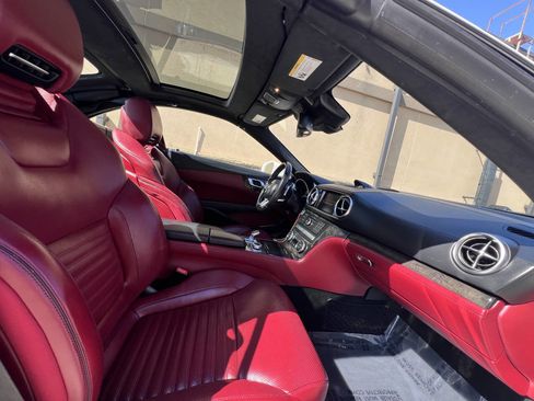 Used 2018 Mercedes-Benz SL 550 w/ Driver Assistance Package image 14