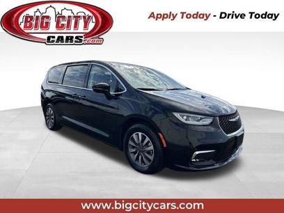 Used 2024 Chrysler Pacifica Limited