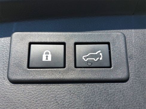 Used 2023 Subaru Outback Premium image 33