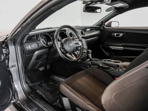 Used 2018 Ford Mustang Coupe RWD image 2