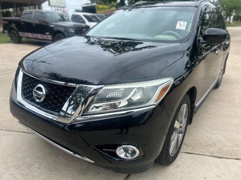 Used 2014 Nissan Pathfinder Platinum w/ Platinum Premium Package FWD image 2