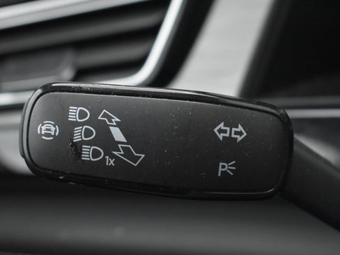 Used 2025 Volkswagen Atlas Cross Sport SE image 20