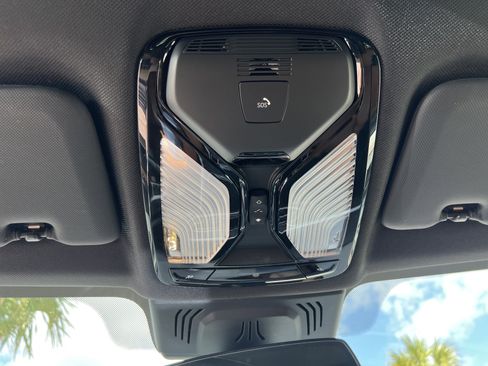 Used 2022 BMW X5 xDrive40i w/ M Sport Package image 39