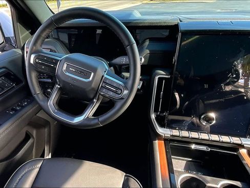 Used 2025 GMC Yukon XL Denali image 8