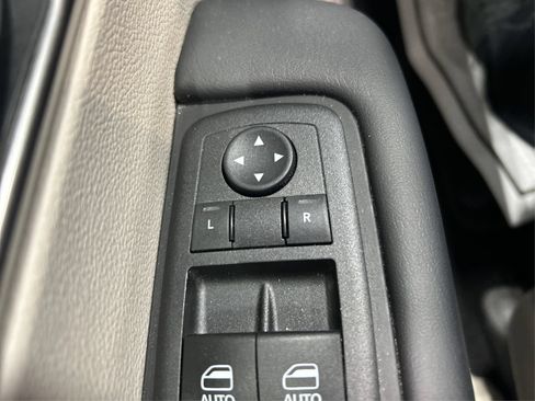 Used 2024 Chrysler Pacifica Touring-L AWD/4WD image 32