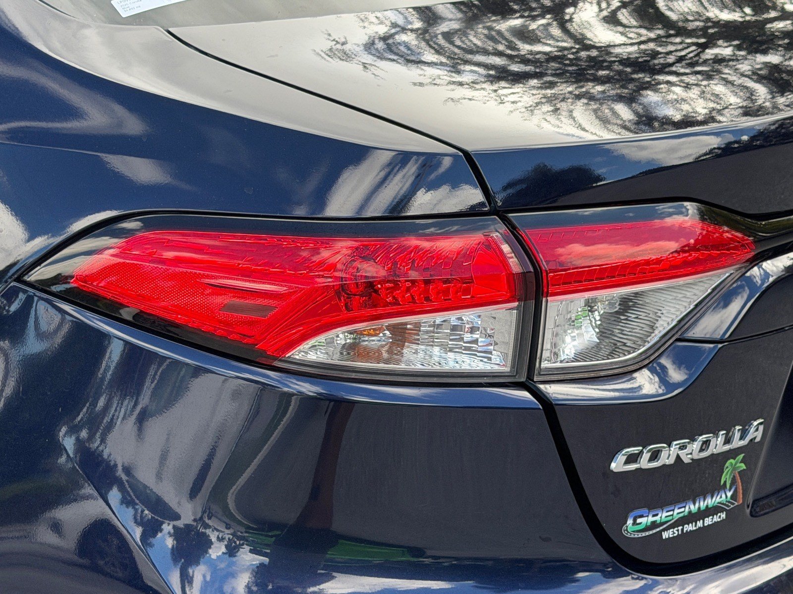 Used 2020 Toyota Corolla LE FWD image 12