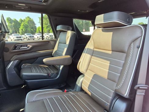 Certified 2025 GMC Yukon Denali Ultimate AWD/4WD image 26
