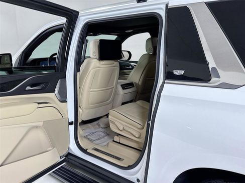 Used 2024 Cadillac Escalade ESV Premium Luxury w/ Performance Package AWD/4WD image 26