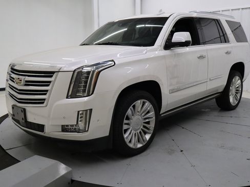 Used 2020 Cadillac Escalade Platinum image 10