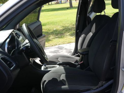 Used 2013 Dodge Avenger SE FWD image 2