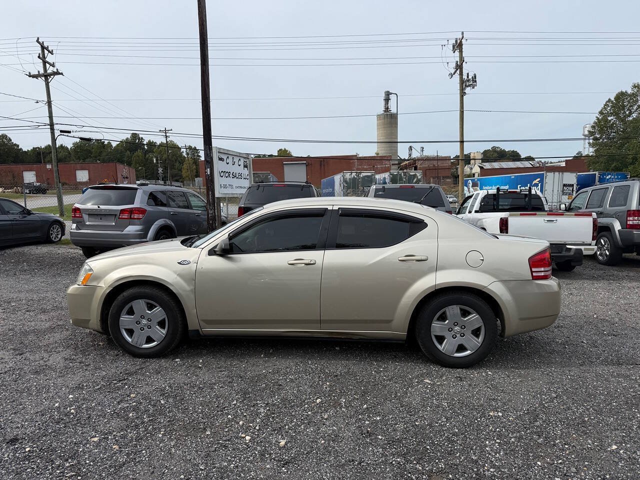Used 2010 Dodge Avenger SXT FWD image 2