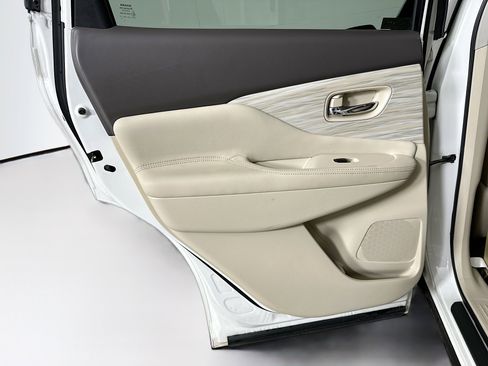 Used 2018 Nissan Murano SV image 26