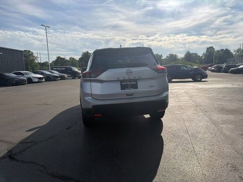 Used 2025 Nissan Rogue SV AWD/4WD image 11