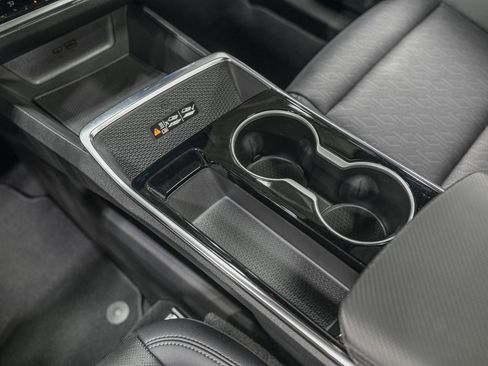 Used 2025 Chevrolet Equinox LT w/ Convenience Package II image 23