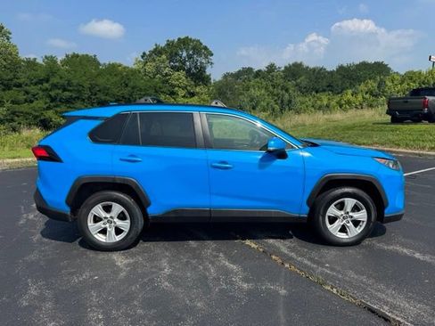 Used 2019 Toyota RAV4 XLE w/ Convenience Package AWD/4WD image 2