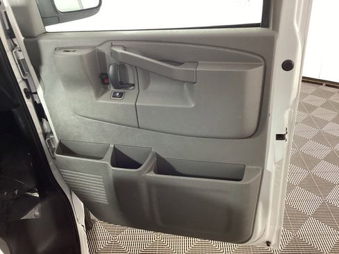 Used 2020 GMC Savana 2500 image 9