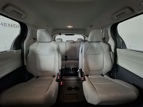 Used 2024 Toyota Sienna LE image 30