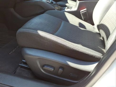 Used 2019 Nissan Rogue SV w/ Premium Package AWD/4WD image 16