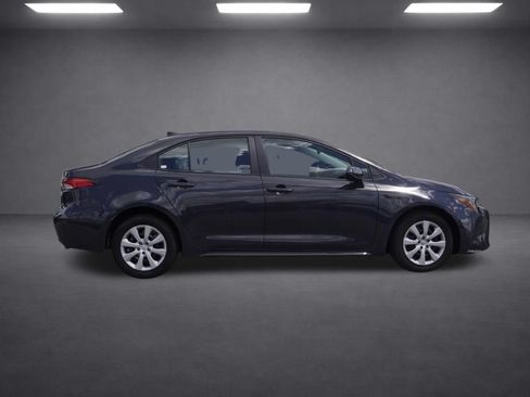 Used 2025 Toyota Corolla LE FWD image 3