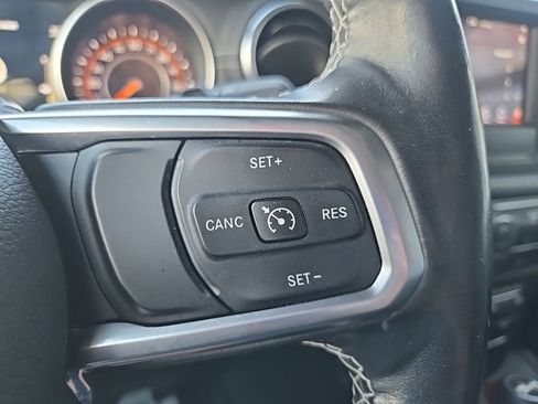 Used 2018 Jeep Wrangler Unlimited Sahara image 49
