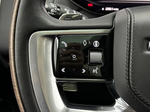 Used 2025 Land Rover Range Rover Long Wheelbase SE image 27