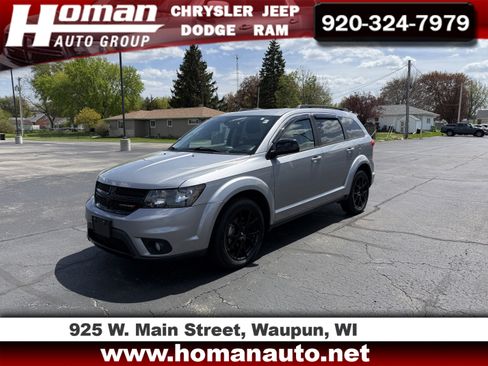 Used 2019 Dodge Journey SE FWD image 1
