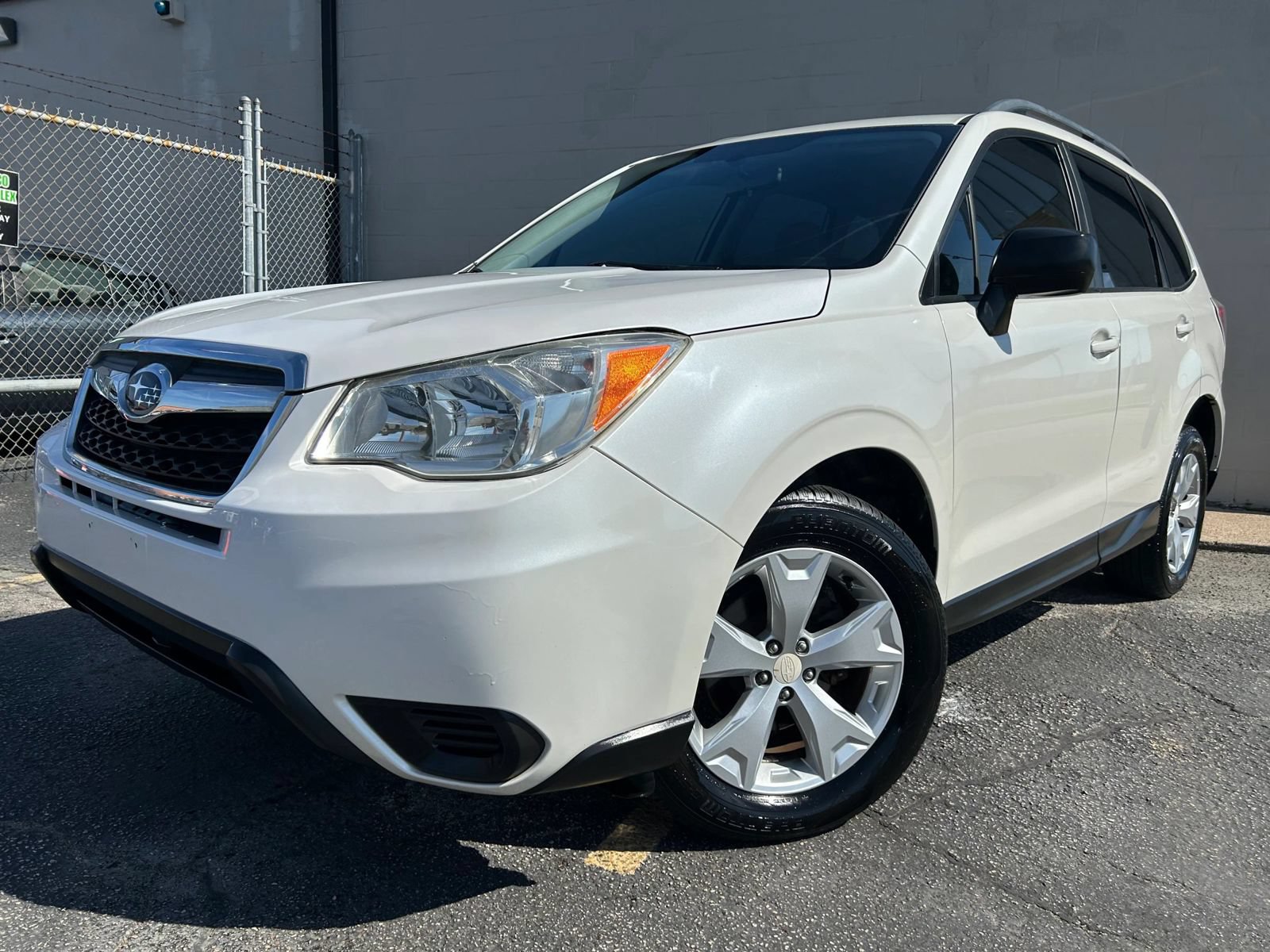 Used 2015 Subaru Forester 2.5i w/ Alloy Wheel Package AWD/4WD image 2