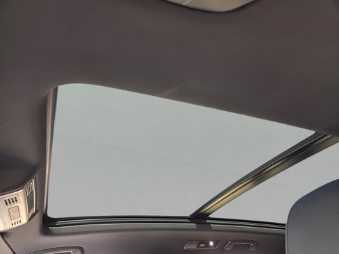 Certified 2022 Volkswagen Tiguan SE R-Line FWD image 15