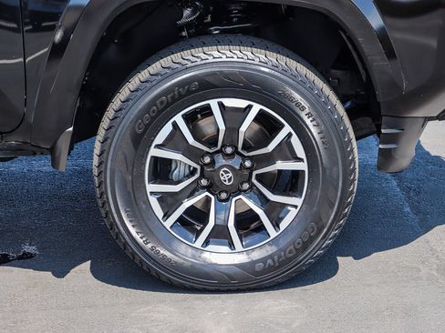 Certified 2023 Toyota Tacoma TRD Sport w/ Advanced Technology Package AWD/4WD image 11