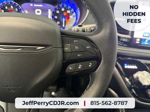 New 2027 Chrysler Pacifica Limited w/ Family Tech Group AWD/4WD image 14