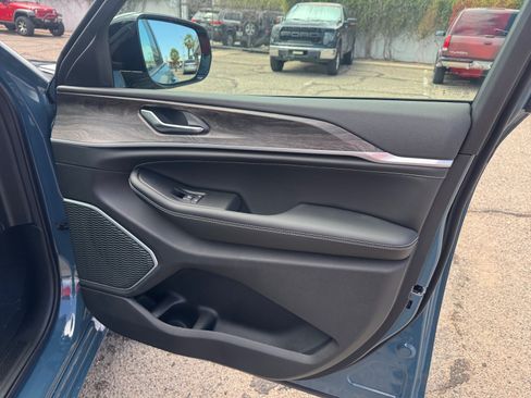 New 2026 Jeep Grand Cherokee L Limited AWD/4WD image 16