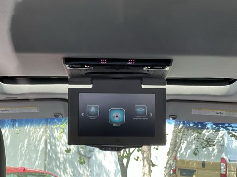 Used 2019 GMC Yukon Denali w/ Denali Ultimate Package AWD/4WD image 30