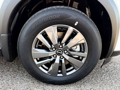 New 2026 Nissan Pathfinder S image 32