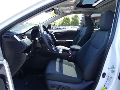 Used 2025 Toyota RAV4 XLE w/ Convenience Package FWD image 18