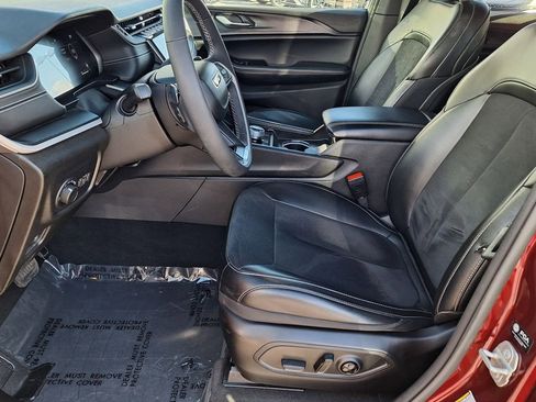 Used 2024 Jeep Grand Cherokee Altitude image 10