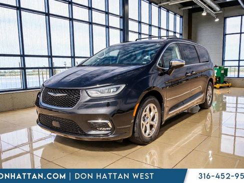 Used 2023 Chrysler Pacifica Limited image 24