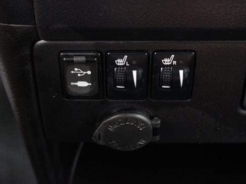 Used 2017 Toyota Sienna Limited FWD image 22