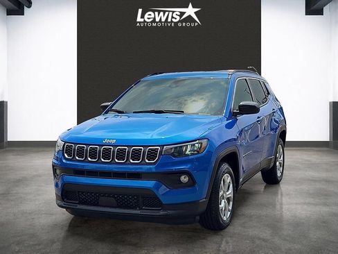 Used 2024 Jeep Compass Latitude AWD/4WD image 1