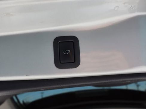 Used 2017 Toyota Highlander XLE image 27