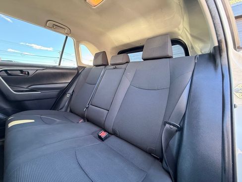 Used 2021 Toyota RAV4 LE AWD/4WD image 15