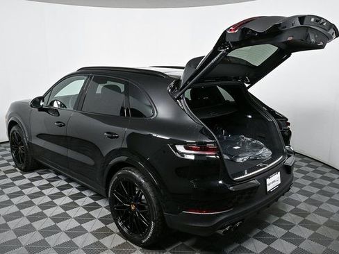 Certified 2025 Porsche Cayenne image 31