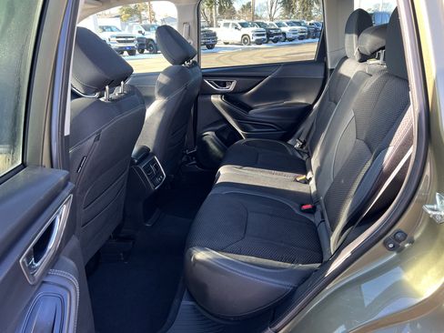 Used 2023 Subaru Forester Premium image 15