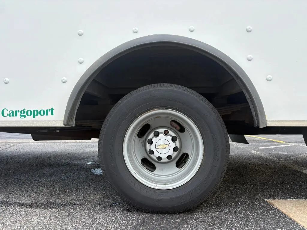 Used 2022 Chevrolet Express 4500 w/ Power Convenience Package RWD image 29