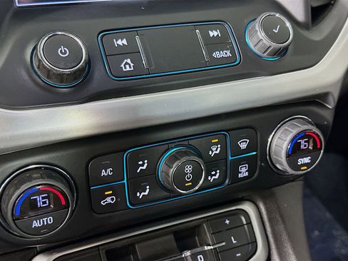 Used 2021 GMC Acadia SLE image 17