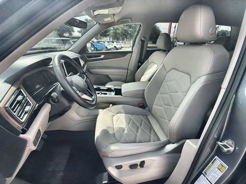 Used 2025 Volkswagen Atlas SE FWD image 18